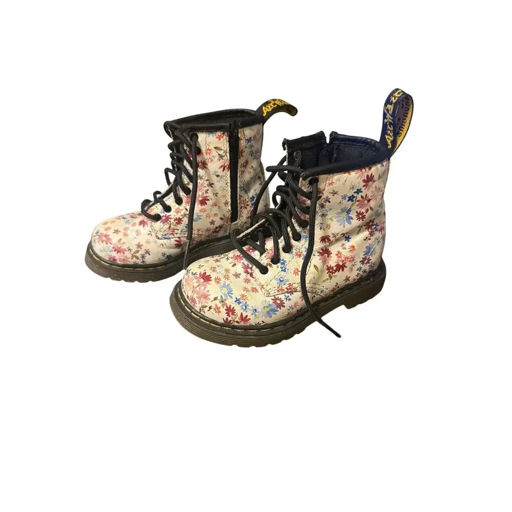 Dr. Martin’s Delaney little flower boot size US 7 girls